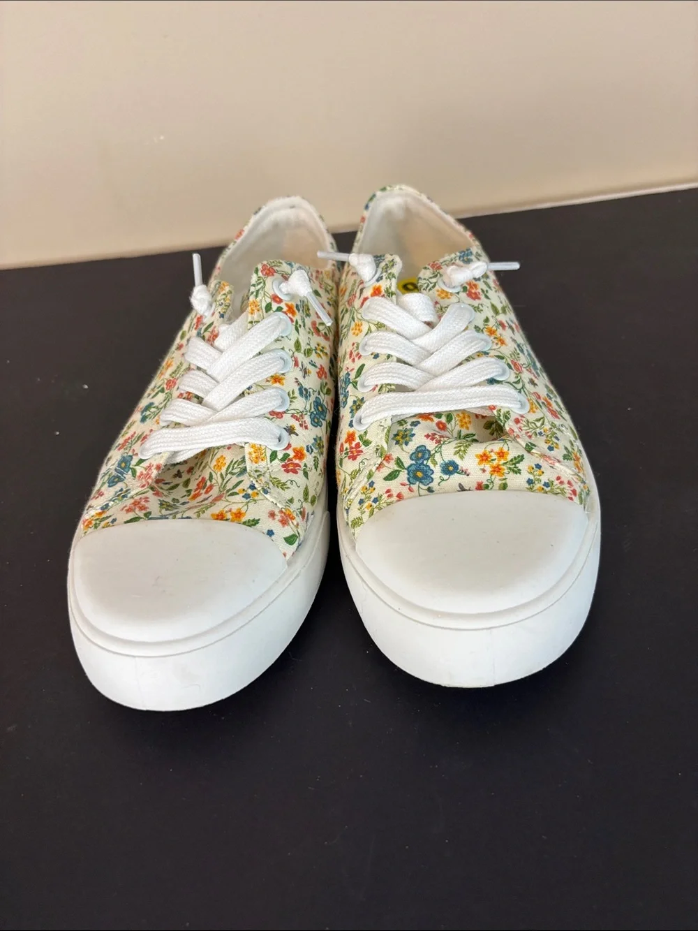 Sincerely Jules Floral Slip on Canvas Sneakers Size 9